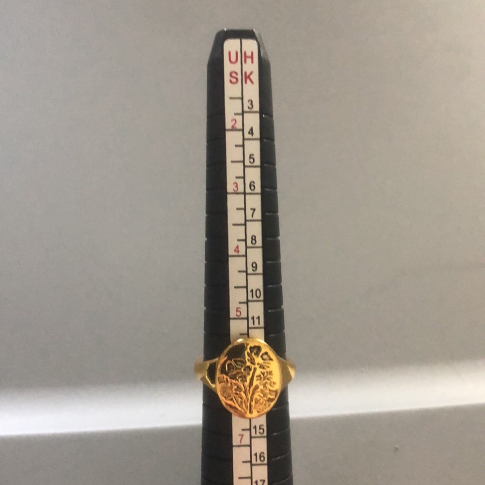 💕 3 for $30: Gold Flower Signet Ring - Picture 5 of 5